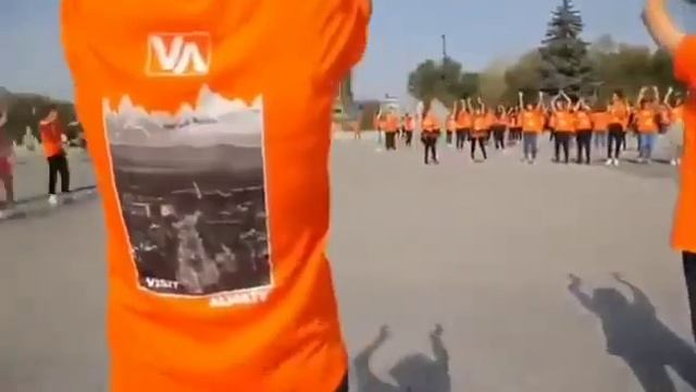 2 часть 💃 APPLE FLASHMOB 🌐 VISIT ALMATY | Дворец Республики | Али Окапов - Биле | Таир Чумурунов смотреть онлайн