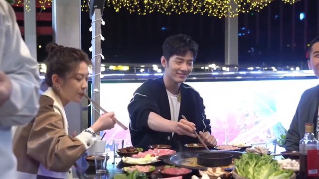 [SUB ESPAÑOL] 230911 Sunshine By My Side weibo update - Detrás de escenas con Xiao Zhan смотреть онлайн