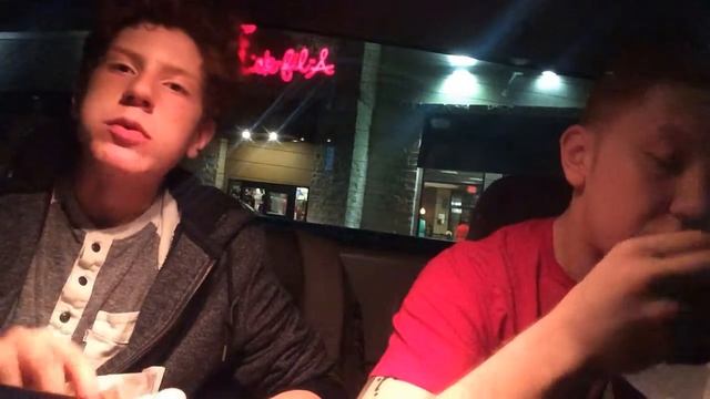 2 Guys, 1 Camera, 2 Sandwiches смотреть онлайн