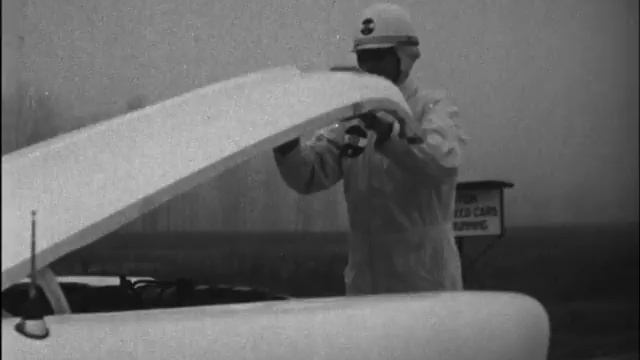 11/29/56 Chrysler 300-C sets new stock car record at 145.7 mph смотреть онлайн