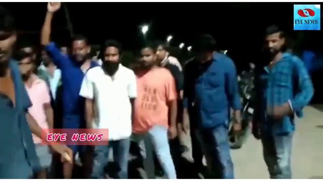 తనుగుల గ్రామంలో పంచిన గడియారాలు మాకు వద్దని పగలగొట్టిన ప్రజలు...అనంతరం ఈటల దిష్టిబొమ్మ దహనం చేశారు. смотреть онлайн