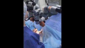 Видео из операционной: как происходит операция по удалению катаракты.