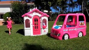 Диана и Рома получают игрушки от Золотой рыбки