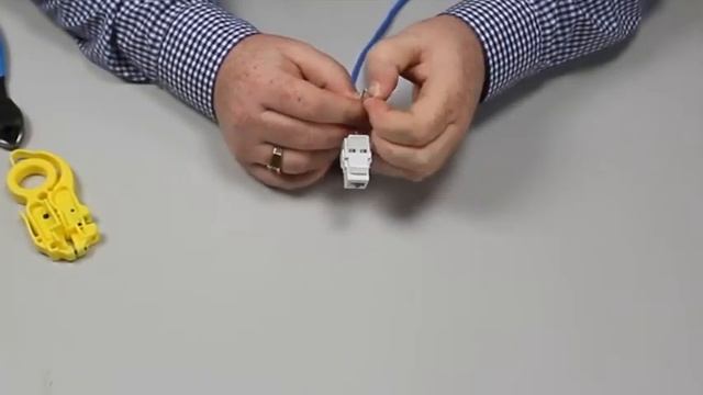 CAT6 Tool-less Jack Installation смотреть онлайн