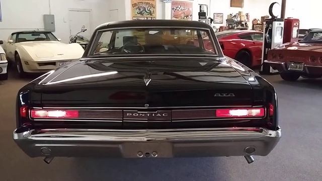 1964 Pontiac GTO Triple Black смотреть онлайн