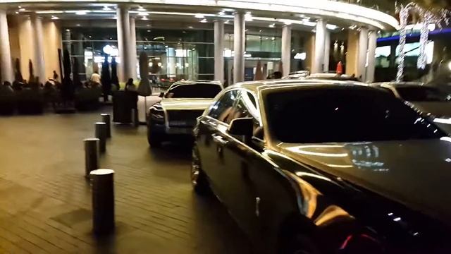 Exotic Rolls Royces at Dubai Mall 20.09.2015 смотреть онлайн