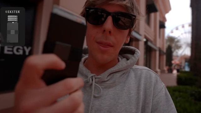 he bought something MASSIVE at the Apple Store смотреть онлайн