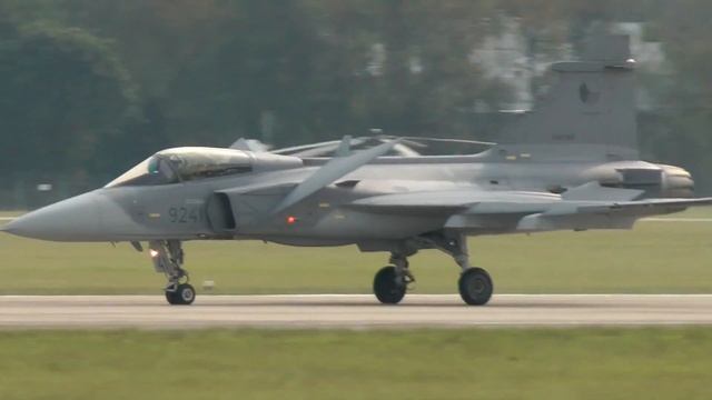 DEN NATO 2016 PŘÍLET C 130 TANKER ŠVÉDSKO + 2xJAS 39 GRIPEN ČESKO смотреть онлайн
