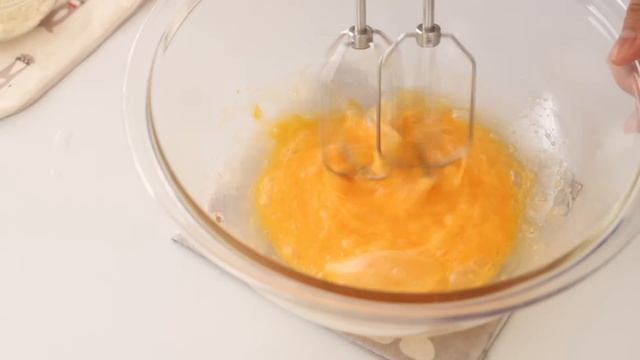 フライパンで作るりんごのケーキの作り方 Frying-pan Apple Cake｜HidaMari Cooking смотреть онлайн