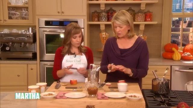 Caramel Sundae in an Apple Bowl - Martha Stewart смотреть онлайн