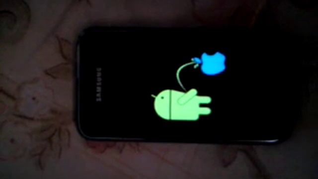 Android pissing on Apple boot animation on SGS смотреть онлайн