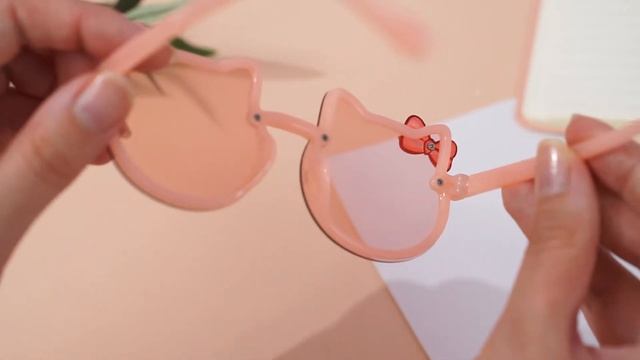 Солнцезащитные очки с чехлом "Kitty" pink смотреть онлайн