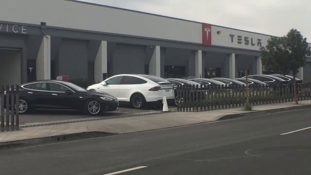 Tesla Shop Fence Anim 3 Feb 2k18
