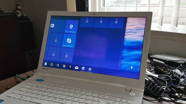 Upgrading a Toshiba L 50 C from Windows 8 1 to Windows 10 смотреть онлайн