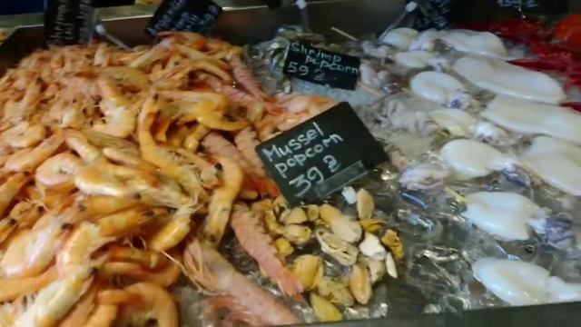 Платье и Очки на Д. Р., Первый раз ем шаурму в Киеве, Счастливы Вместе смотреть онлайн