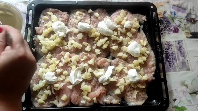 Курочка под сырно-ананасовой шапочкой смотреть онлайн