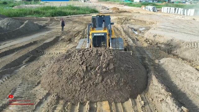 Outstanding Strength Dozer Equipment Pushing Sand - Incredible Safety Unloading Heavy Truck смотреть онлайн