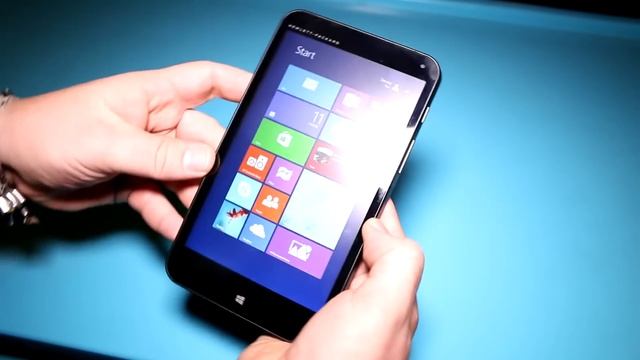 HP Stream 7 - 99 dollar tablet with Windows 8.1 - Hands on [ENGLISH] смотреть онлайн