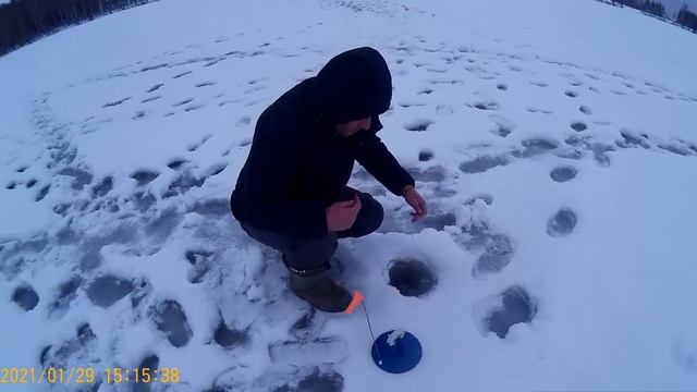 Два пруда - результат печальный. Рыбалка на жерлицы зимой. смотреть онлайн