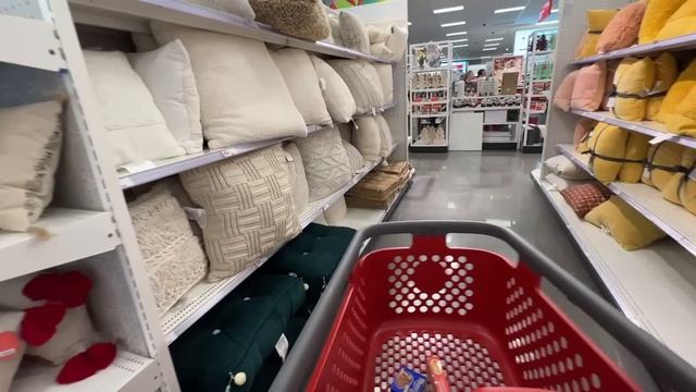 NEW Target New Concept Store Walk Through | Vlogmas Day 5 | Keto Egg Mc Muffin смотреть онлайн