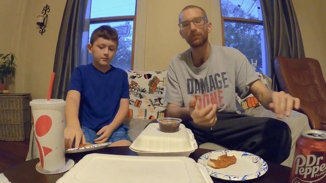 Rose & Vickis | Plymouth MA | The Hungry Pilgrim | Chicken Tenders & Mozzarella Sticks | Food Revie смотреть онлайн