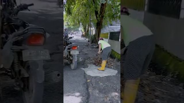 kami bukan tukang sampah tapi kami petugas kebersihan #dinas kebersihan dan pertamanan kota medan смотреть онлайн
