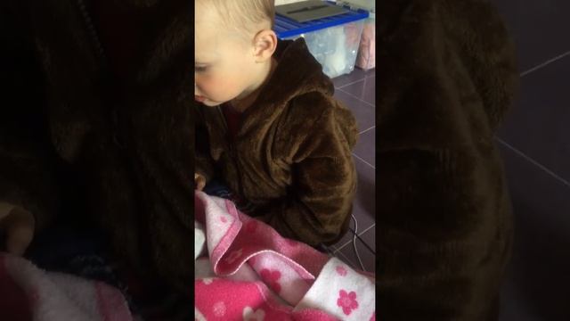 Братик играет с сестричкой, забирает сосочку