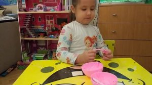 Кукла LOL-питомец потеряла свои очки!