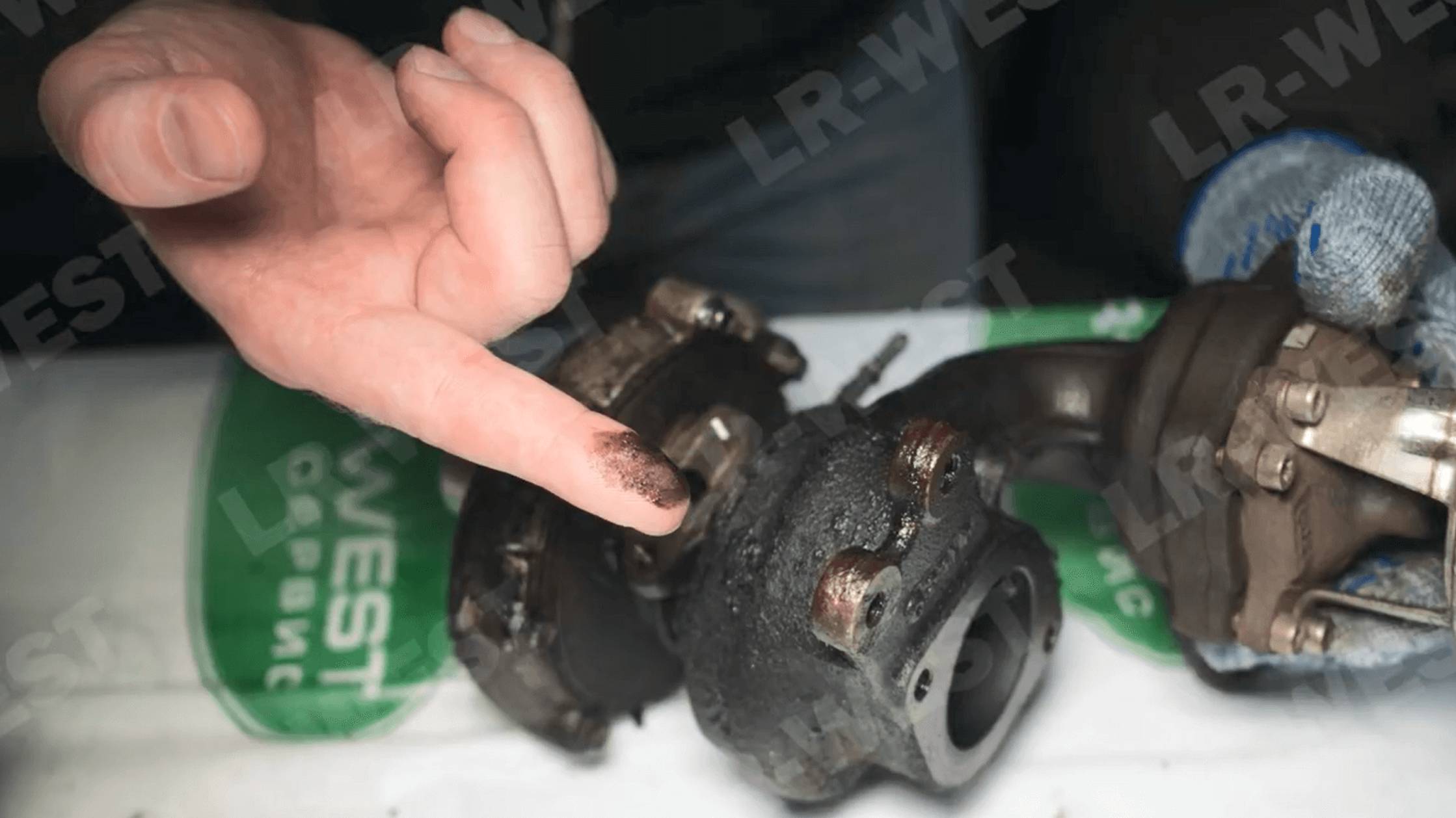 Течет левая турбина на Рендж Ровер 4.4 TD. Наблюдаем и меняем. смотреть онлайн