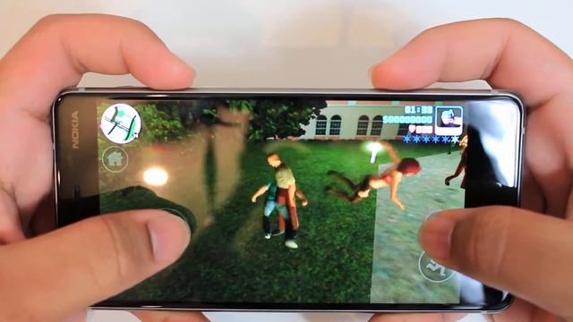 Grand Theft Auto: Vice City - Nokia 8 Gameplay