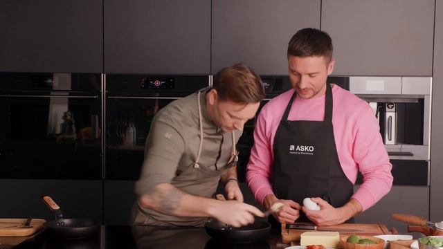 Идеальный завтрак от Сергея Лазарева и Антона Ковалькова: драники с лососем и скрэмблом смотреть онлайн