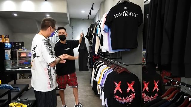 Koleksi Store Hypebeast Bikin Kalap! Ada Bearbricks, ASSC, FR2, Ricky is Clown, Represent, Vetement смотреть онлайн