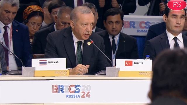 Лаврову наступили на ногу во время заседания саммита БРИКС. 2024. смотреть онлайн