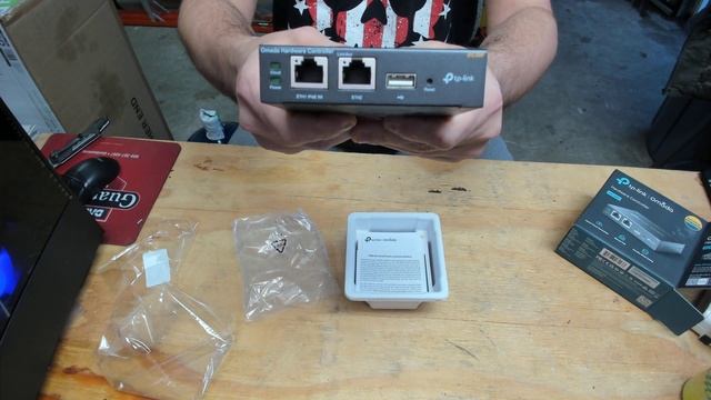 TP-Link Omada OC200 controller unboxing смотреть онлайн