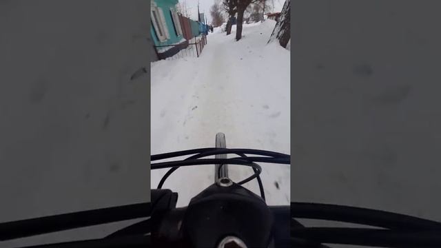 Покатушки на велосипеде зимой. смотреть онлайн