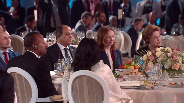 Владимир Путин выступил на торжественном приёме от имени Президента России по случаю проведения XVI смотреть онлайн