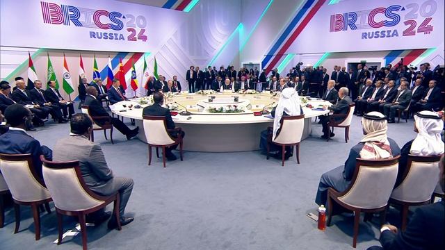 Путин открыл заседание саммита БРИКС в узком составе. 2024. смотреть онлайн