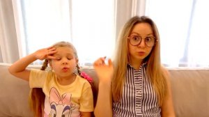 Диана и её странная няня играют