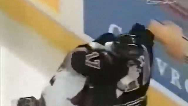 Chris Simon vs Chris Neil Mar 2, 2002 смотреть онлайн
