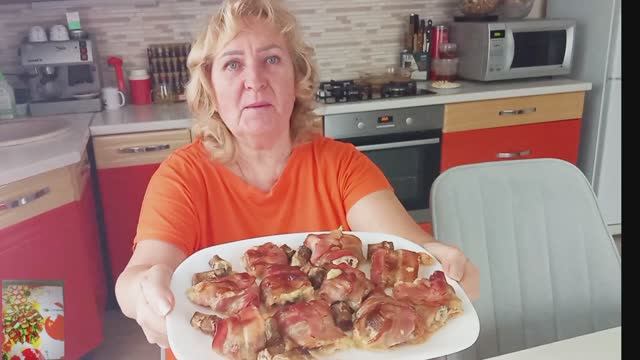 Шампиньоны, фаршированные сыром 🧀 в беконе 🥓, запечённые в духовке смотреть онлайн