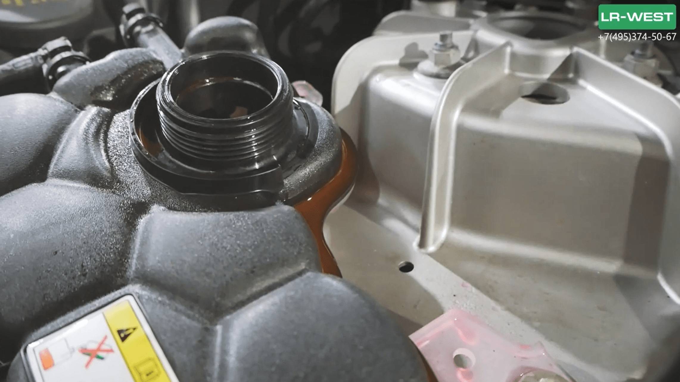 Jaguar F-Pace течь антифриза из расширительного бачка на 3.0 бензин смотреть онлайн