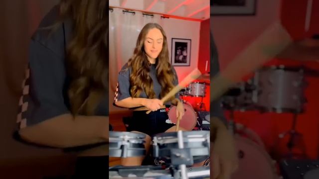 Кто-нибудь ищет Барабанщика В Группу??? смотреть онлайн