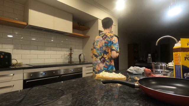 Call it a comeback! Cooking, Iced coffee taste test, and interesting face mask смотреть онлайн