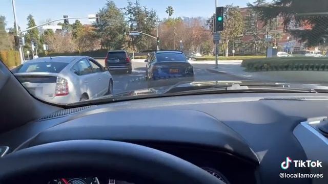 Tesla Driver смотреть онлайн