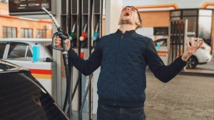 Заправка Land Rover не тем топливом! Как не перепутать бензин / дизель. Как заправить LR из канистры