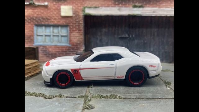 Custom Hot Wheels Dodge Challenger SRT Target White and Red Edition Black and Red 5 Spoke Wheels смотреть онлайн