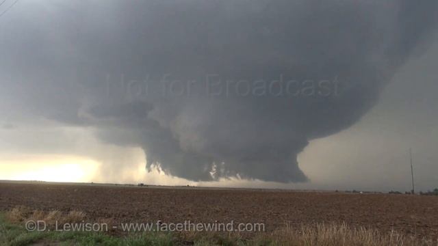 Incredible tornadoes near Dodge City KS - May 24, 2016 смотреть онлайн