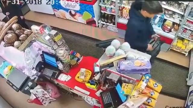 Воришка в продуктовом магазине в Хабаровске. смотреть онлайн