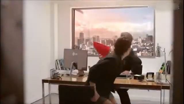 The interview saw a big explosion outside the window, and the office lights went out смотреть онлайн