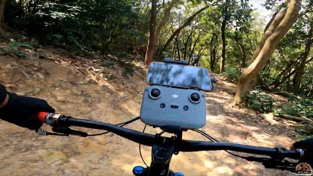 Litchi App for ios Device Trail Test on Follow Mode | Santa Cruz Nomad V5| Mui Wo Bike Park | смотреть онлайн